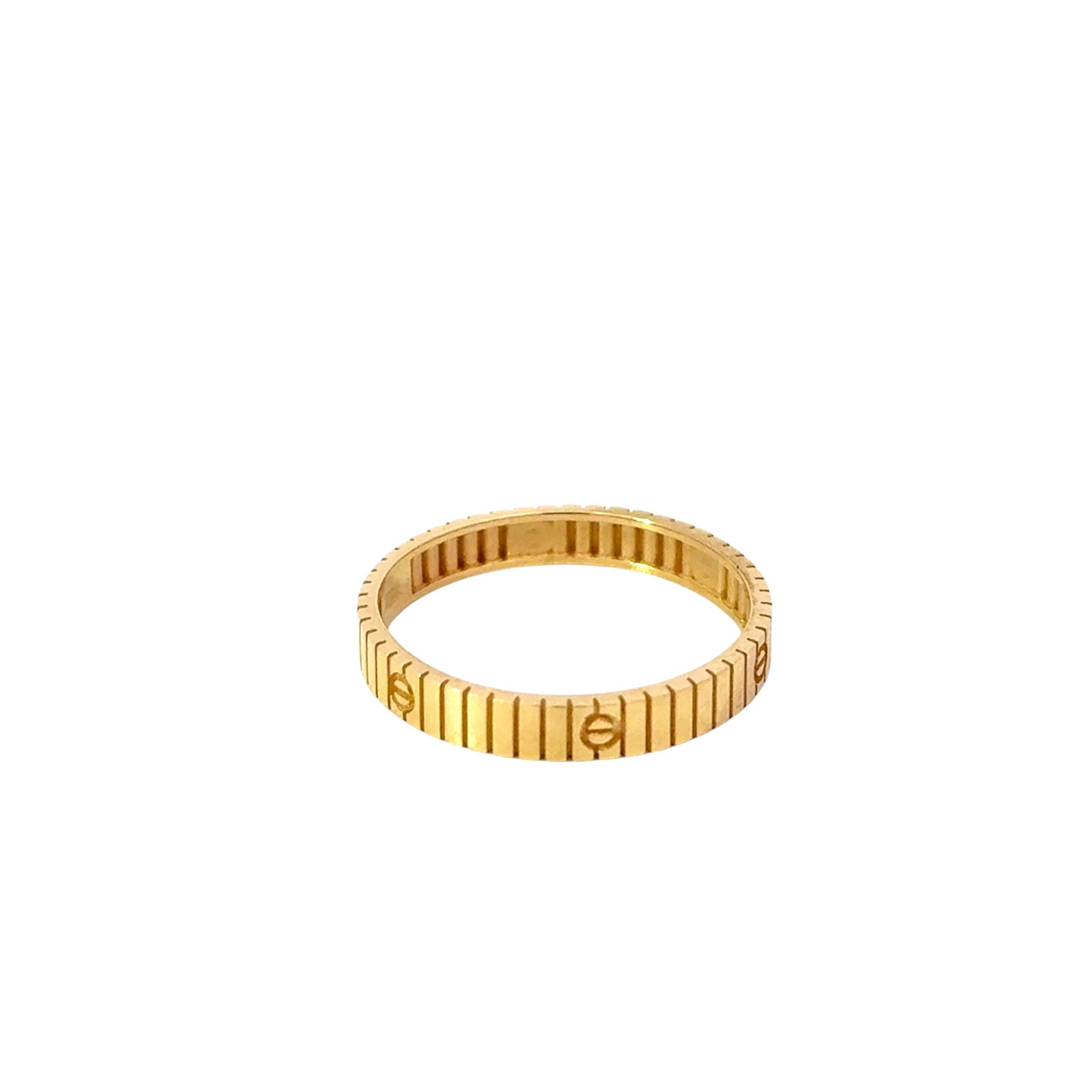 Anillo 18k diseño de líneas con tornillos