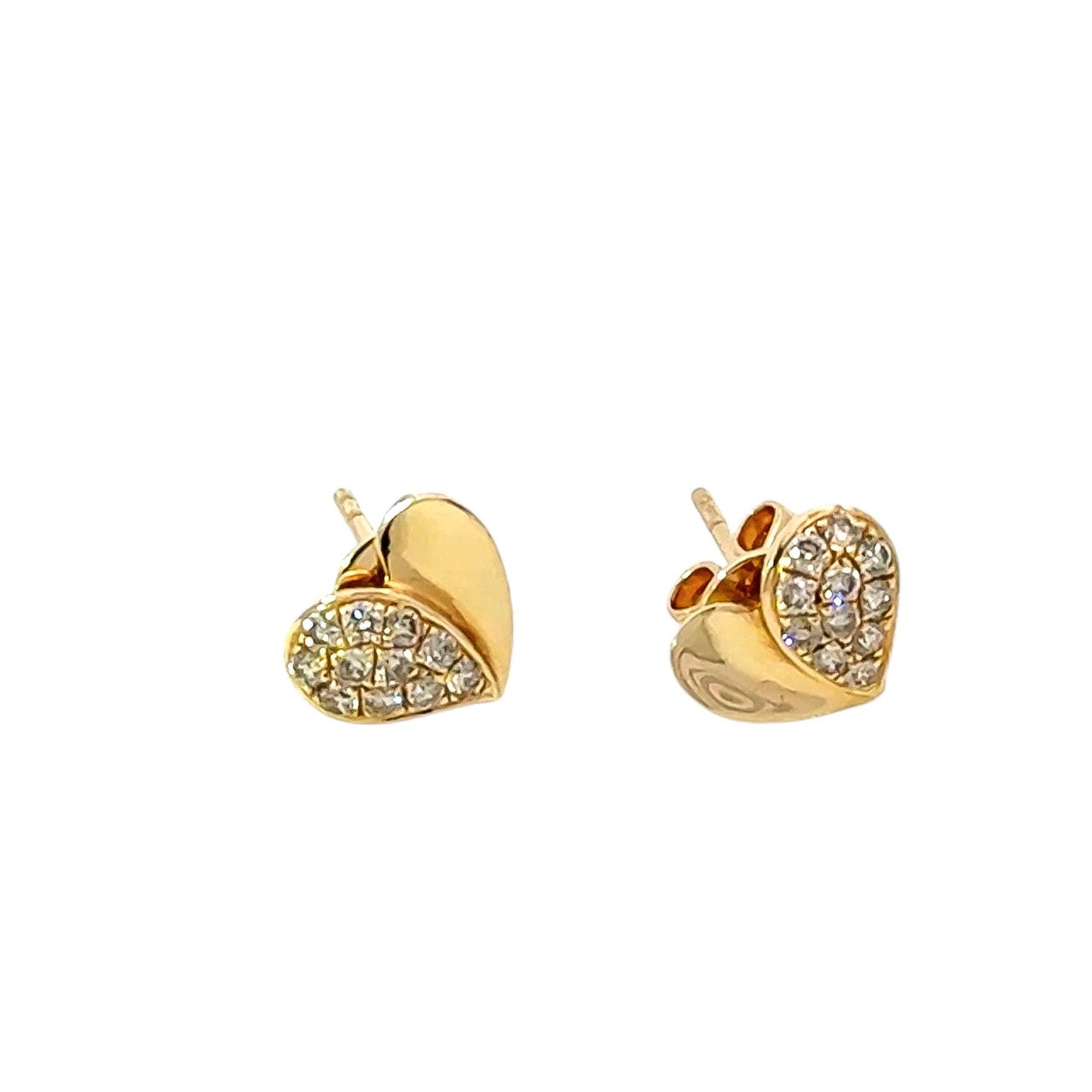 Aretes 18k diseño de corazones mitad liso y mitad diamantado