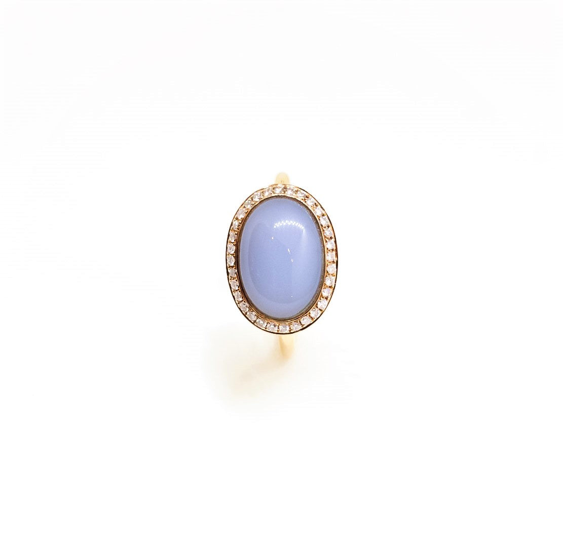Anillo en oro amarillo 18kt con diamantes y calcedonia
